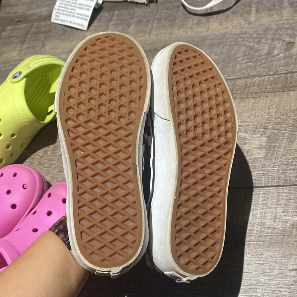 Vans - Picture 3 of 6